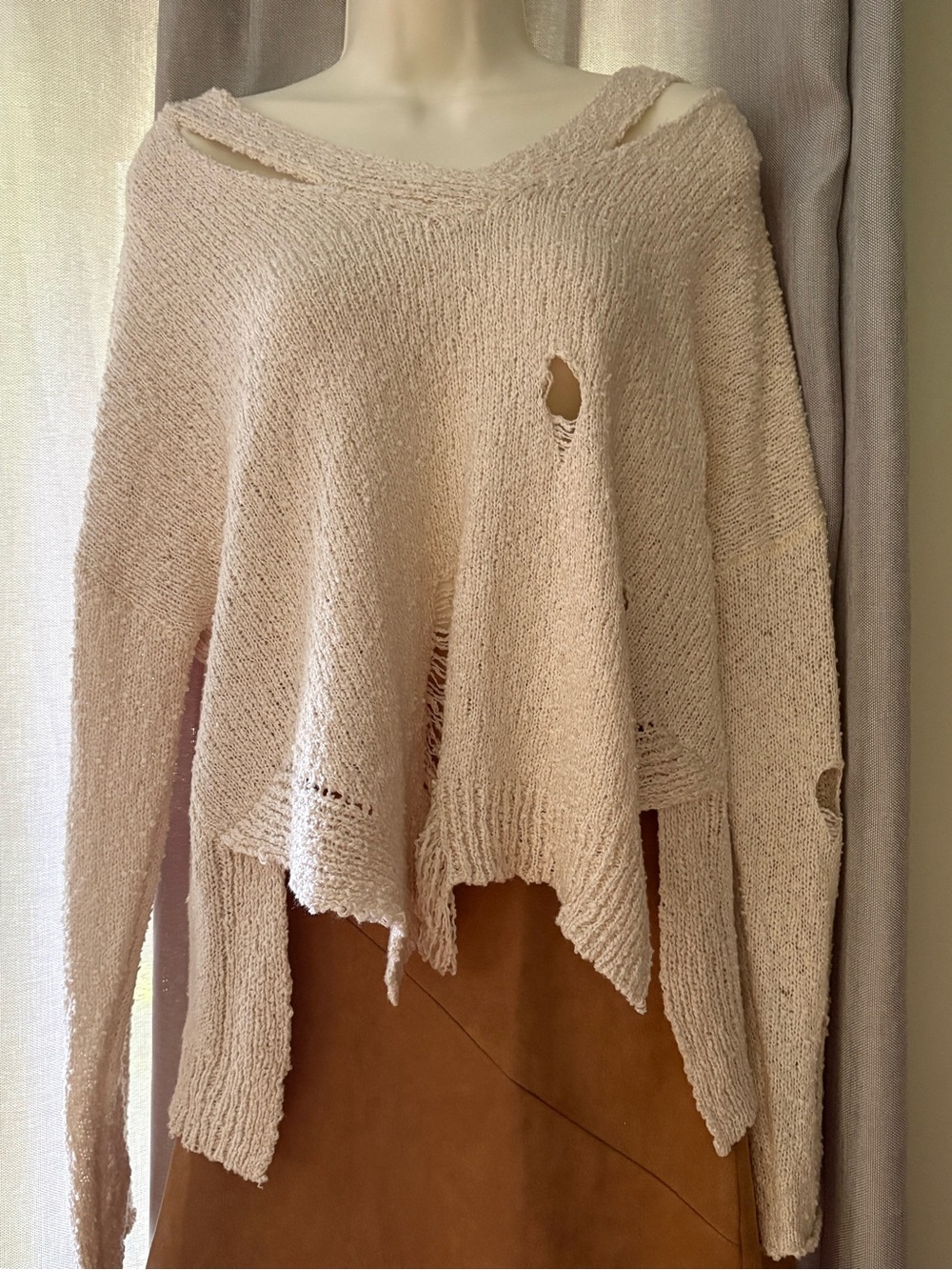 MOD ON TREND Distressed Knit V-Neck Sweater Cream Size Medium Boho Grunge